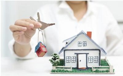 Are We in a Housing Bubble 2.0? What Experts Say in 2025